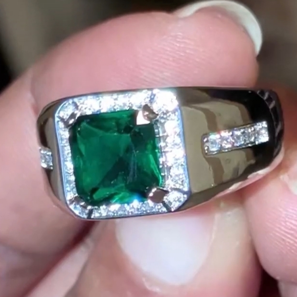 Elegant Silvery and Green Lab Created Diamond Ring Sz 9